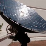 Placa solar con concentrador en motor stirling