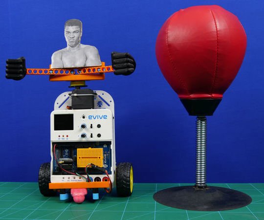 Robot de boxeo que utiliza la plataforma integrada Arduino con punzones impresos