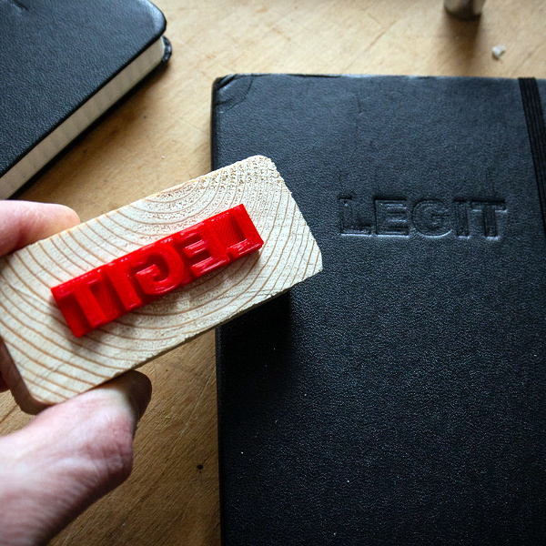 Identifica cuadernos con un sello impreso en 3D