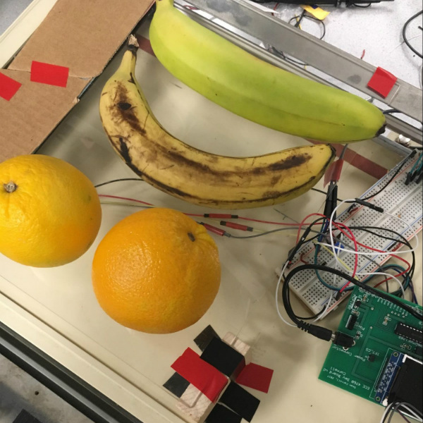 Un "espectrómetro" de fruta con un viejo plotter