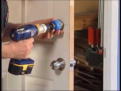 Cómo instalar una cerradura de puerta