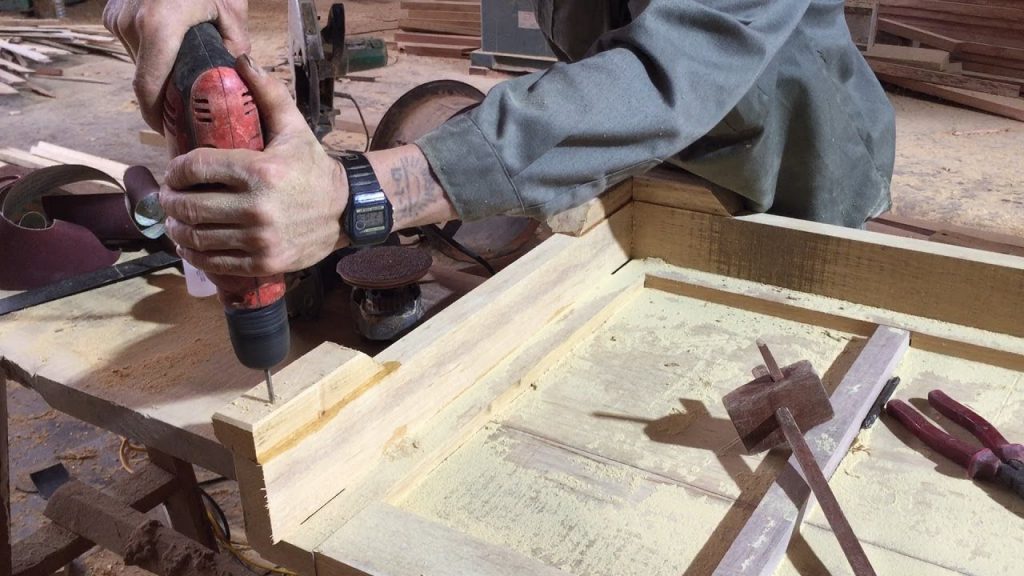 Proyecto de carpintería con madera dura
